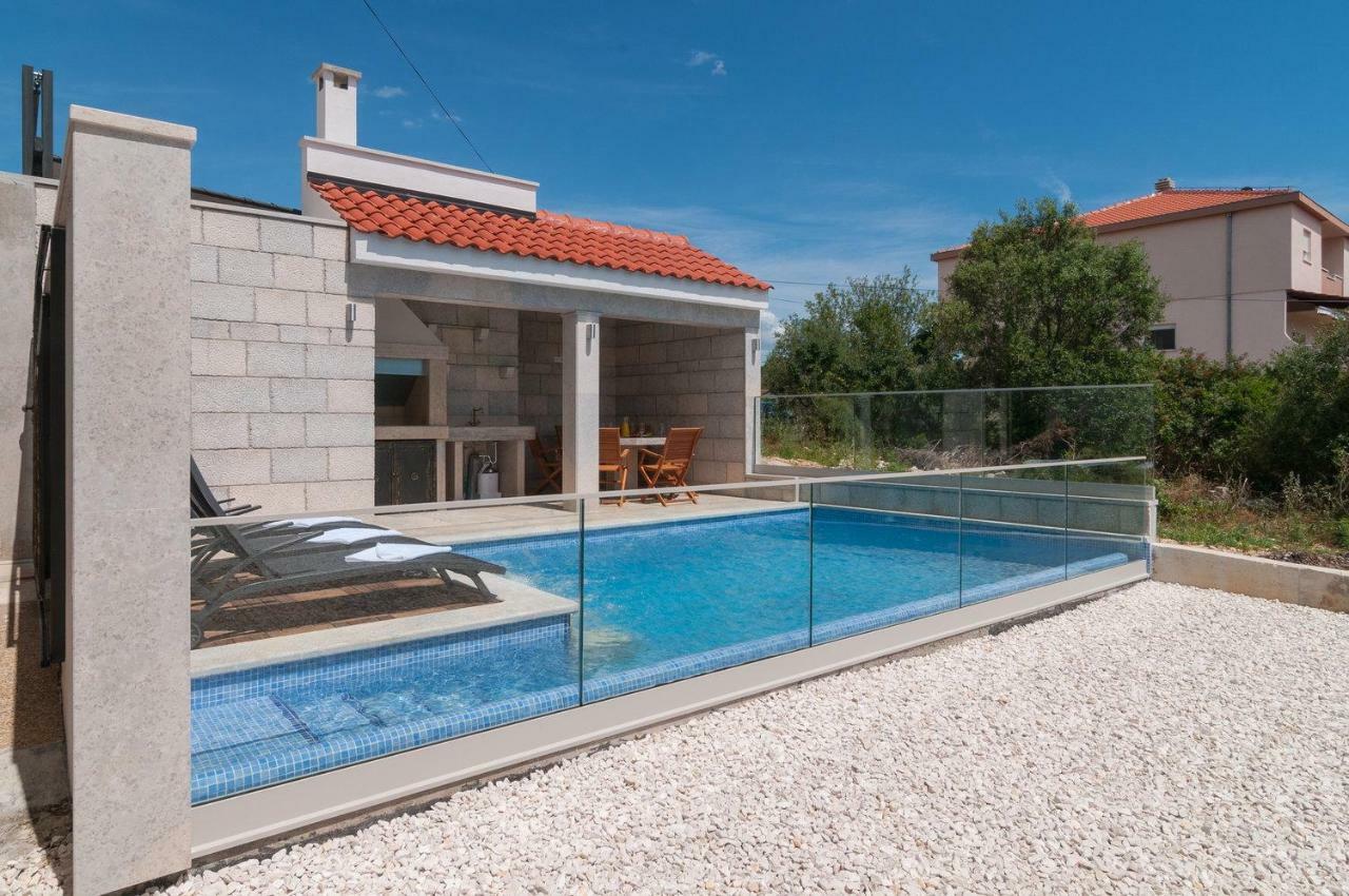 Beautiful Apartment With Private Pool Trogir Eksteriør billede
