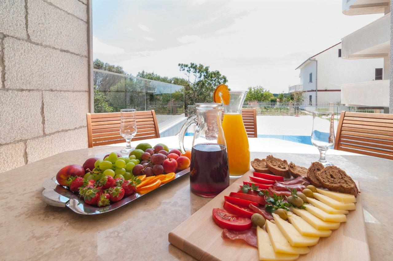 Beautiful Apartment With Private Pool Trogir Eksteriør billede