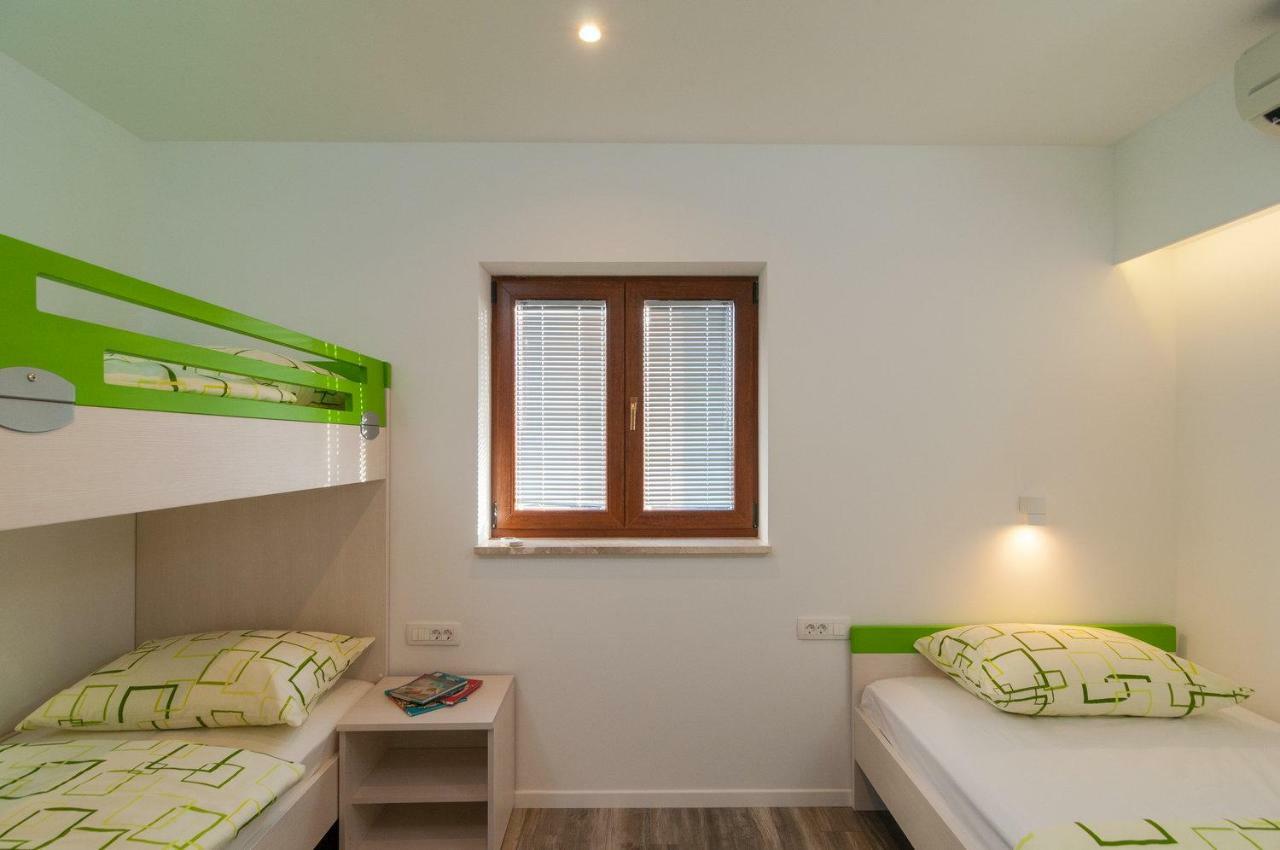 Beautiful Apartment With Private Pool Trogir Eksteriør billede