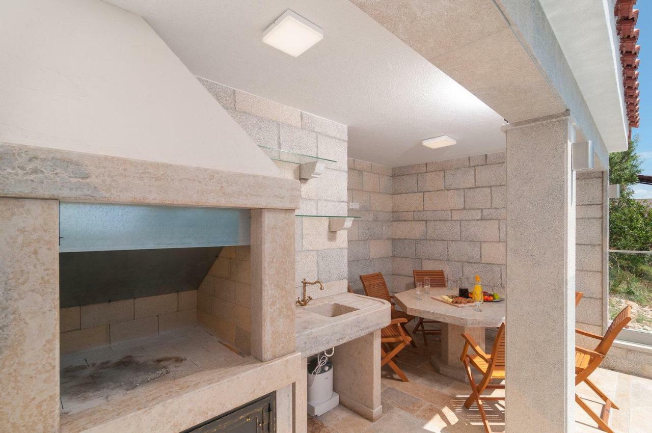 Beautiful Apartment With Private Pool Trogir Eksteriør billede