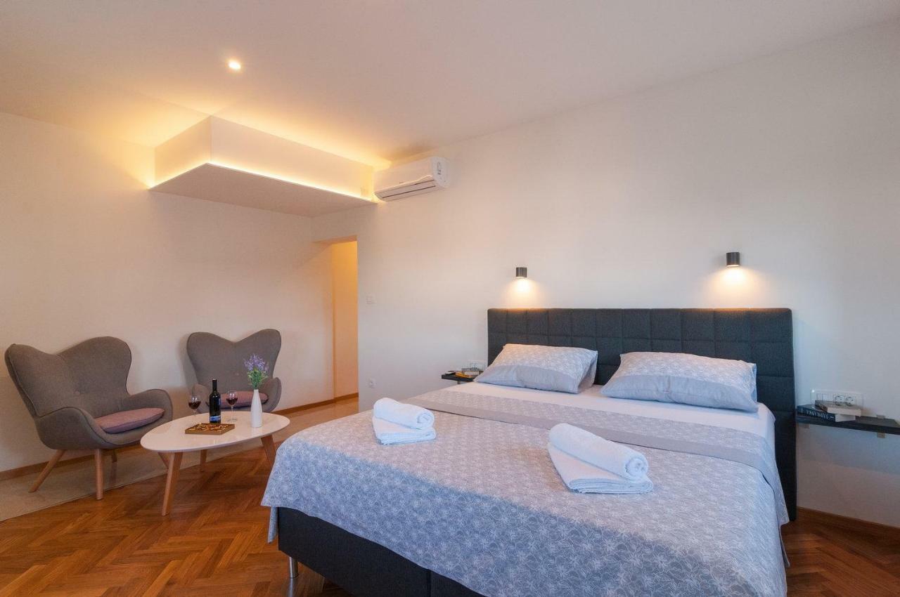 Beautiful Apartment With Private Pool Trogir Eksteriør billede
