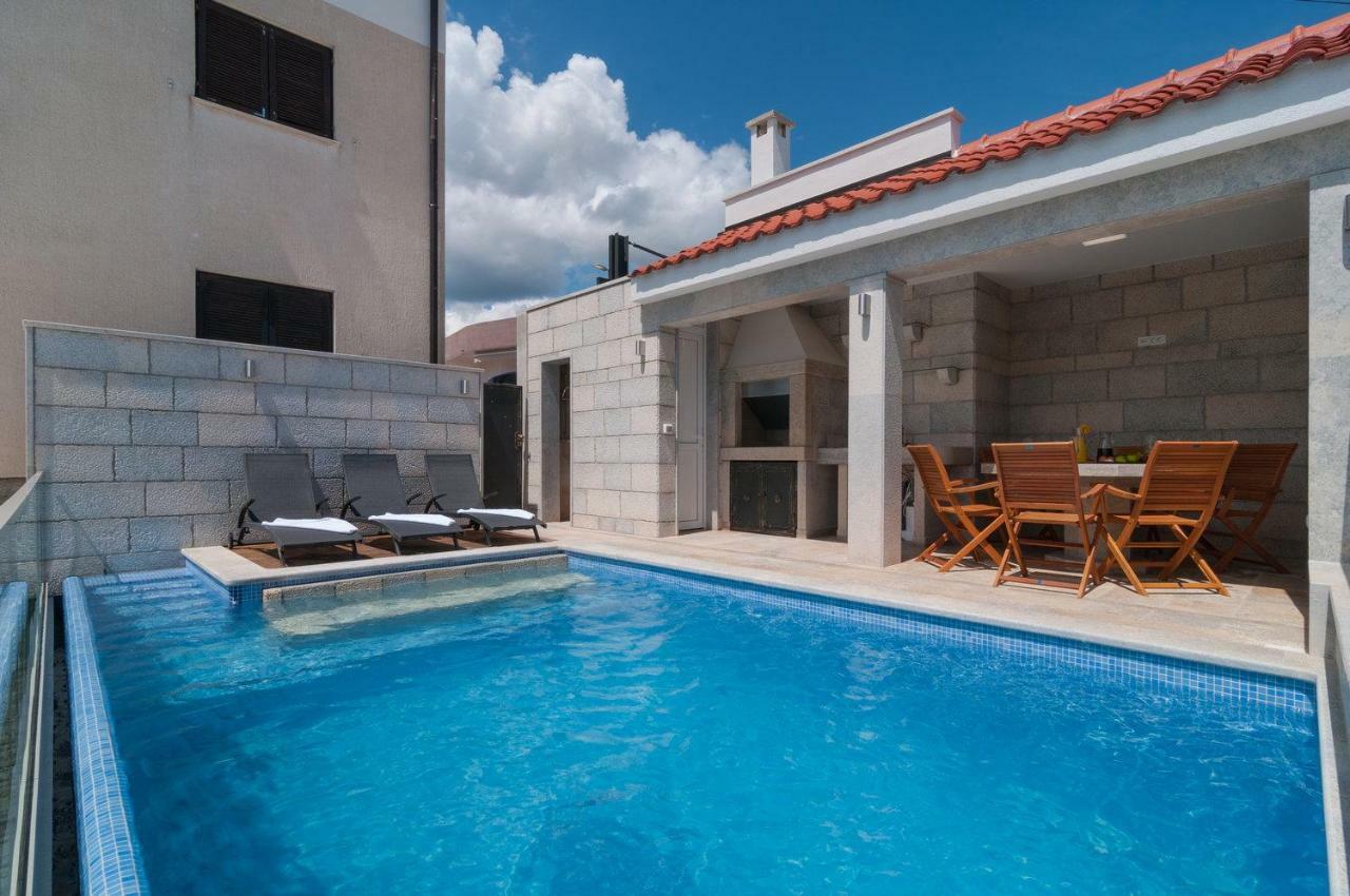 Beautiful Apartment With Private Pool Trogir Eksteriør billede