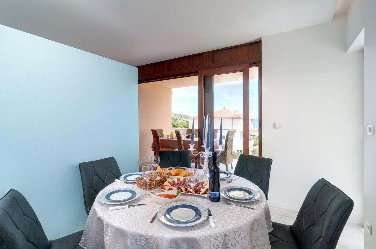 Beautiful Apartment With Private Pool Trogir Eksteriør billede