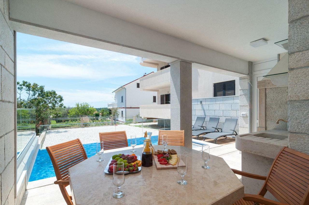 Beautiful Apartment With Private Pool Trogir Eksteriør billede