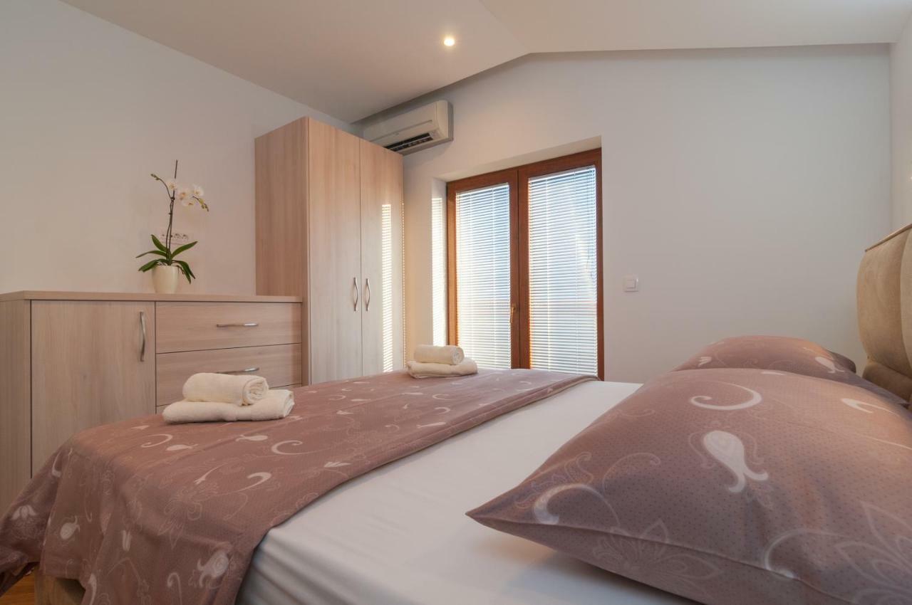 Beautiful Apartment With Private Pool Trogir Eksteriør billede